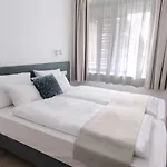 Oliver Lux 4*