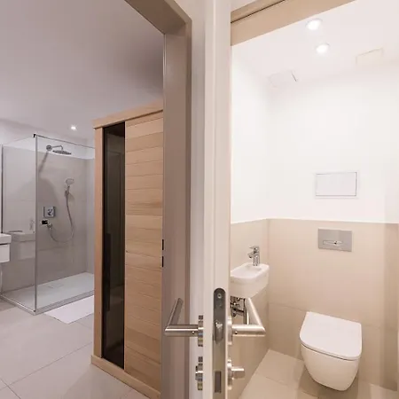 Oliver Lux Aparthotel 4*